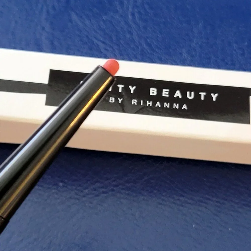 Fenty Beauty by Rihanna Flypencil Longwear Eye Liner in SPA'Getti Strapz